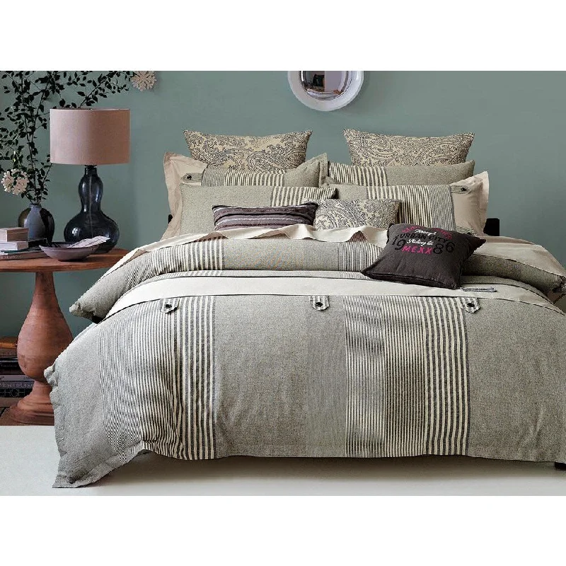 Silk - filled comforters for a luxurious and smooth touchPortland Place 250GSM Cotton Queen Button & Stripe /5pc Comf Set