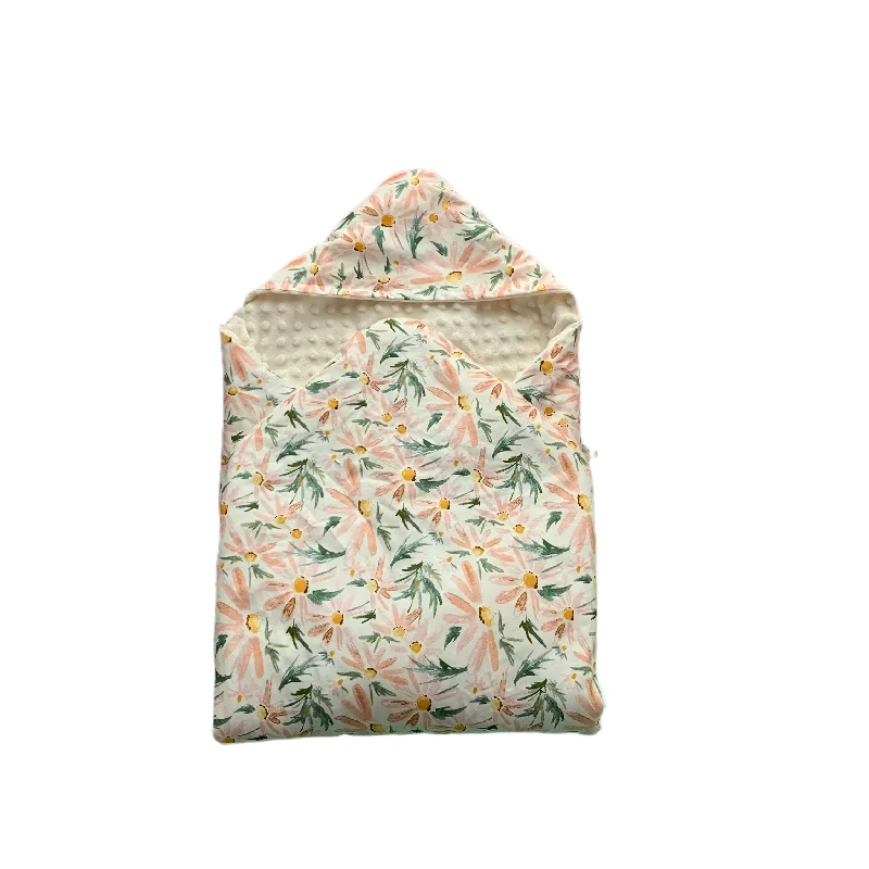 Alpaca wool blankets for a hypoallergenic and warm option5 point Upsa Daisy travel blanket