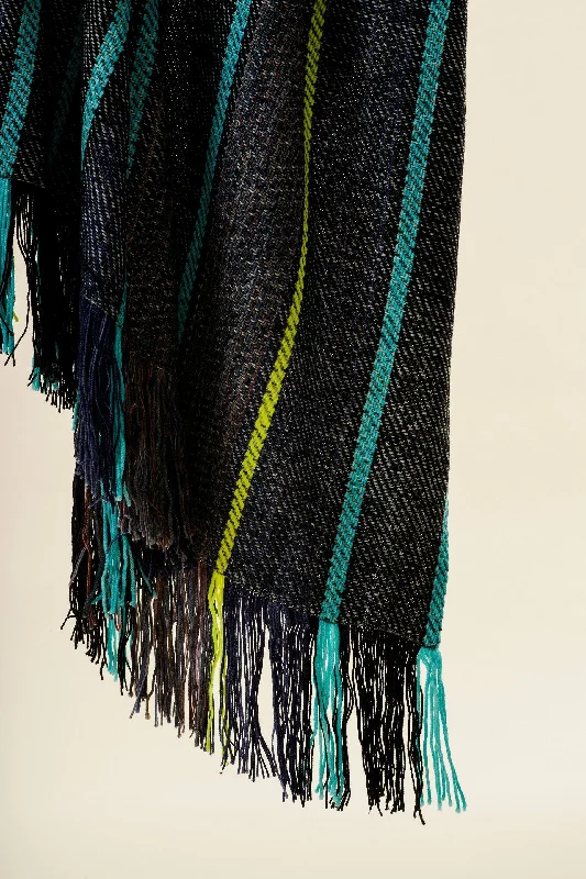 Queen - size blankets for standard - sized bedsBlanket Ariana, Maui Black