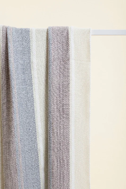 Alpaca wool blankets for a hypoallergenic and warm optionBlanket Ariana, Pure