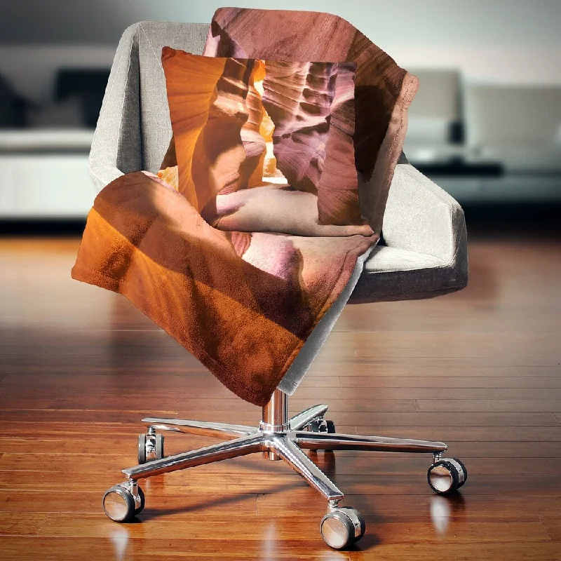 Silk blankets with a smooth and elegant touchDesignart 'Bright Antelope Canyon' Landscape Photo Throw Blanket Silk blankets with a smooth and elegant touchDesignart 'Bright Antelope Canyon' Landscape Photo Throw Blanket