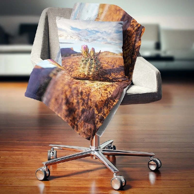 Chenille blankets with a thick and fuzzy textureDesignart 'Large Cactus under Cloudy Sky' Floral Throw Blanket Chenille blankets with a thick and fuzzy textureDesignart 'Large Cactus under Cloudy Sky' Floral Throw Blanket