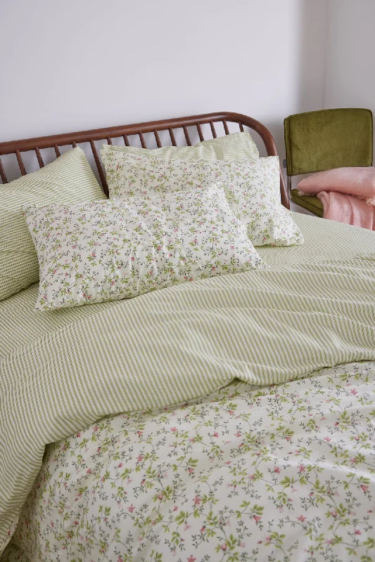 Recycled polyester blankets for an eco - conscious optionFoxford Dainty Lily Pillowcase