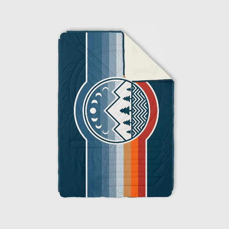 Acrylic blankets for a soft and affordable alternativeVOITED Mini Traveler Cream Indoor / Outdoor Camping Blanket - Camp Vibes Two Acrylic blankets for a soft and affordable alternativeVOITED Mini Traveler Cream Indoor / Outdoor Camping Blanket - Camp Vibes Two