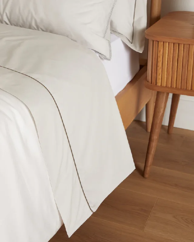 Alpaca wool blankets for a hypoallergenic and warm optionFoxford Nacre Flat Sheet with Nacre Rolenio