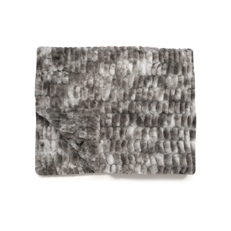 Alpaca wool blankets for a hypoallergenic and warm optionSmoky Skies